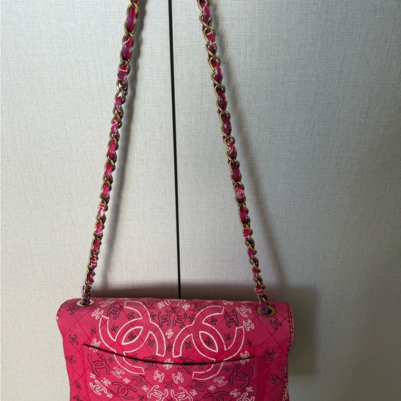 CHANEL Red Quilted Bag with 24kt plated CC logo - Picture 8 of 14